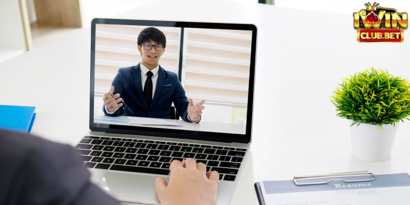 Ứng viên qua điện thoại hoặc Google Meet